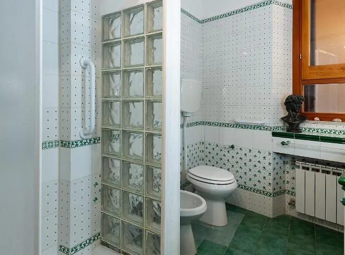 Quattro Cantoni R-home Ferienhaus *